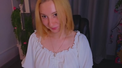 RosalieHandley live cam on Cam4