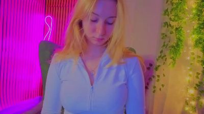 RosalieHandley live cam on Cam4