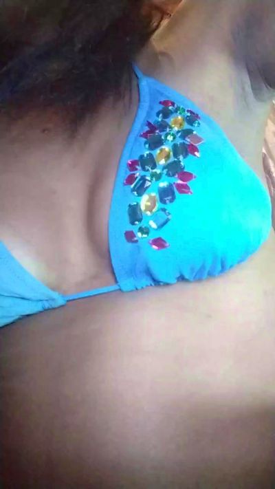 Rosaline27 live cam on Cam4