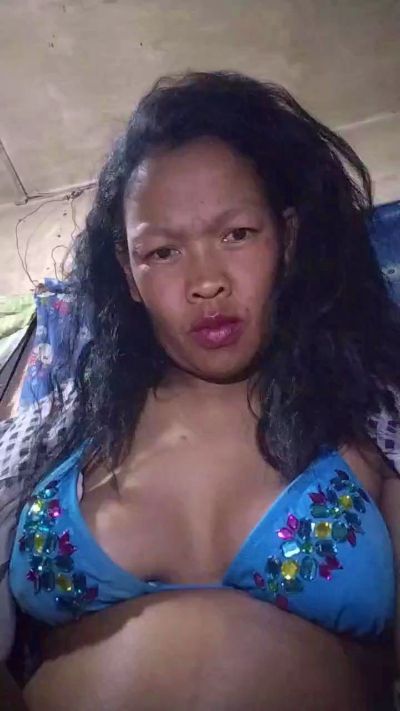 Rosaline27 live cam on Cam4