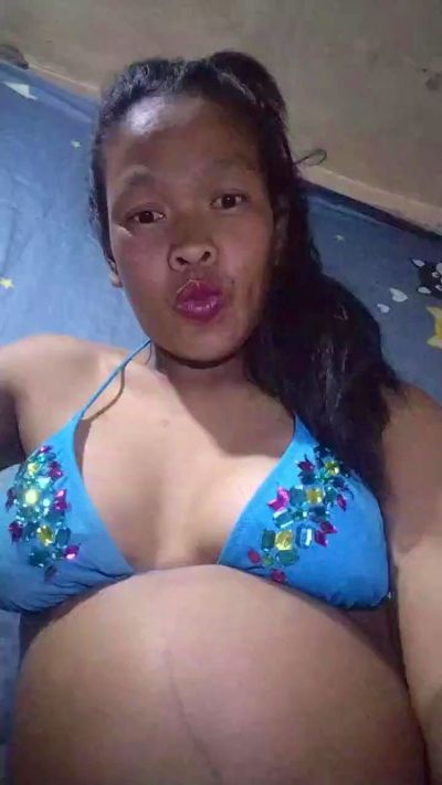 Rosaline27 live cam on Cam4