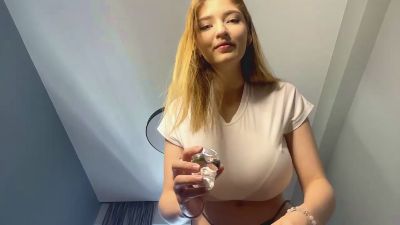 RosamondBrasch live cam on Cam4