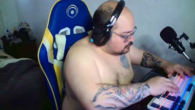 Rosarioso32 live cam on Cam4