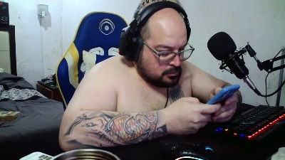 Rosarioso32 live cam on Cam4