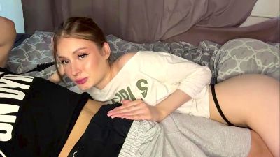 RoseReddish live cam on Cam4