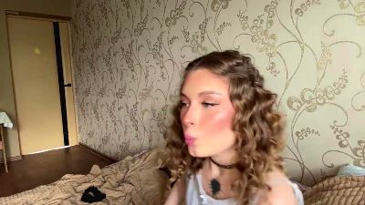 RoseReddish live cam on Cam4