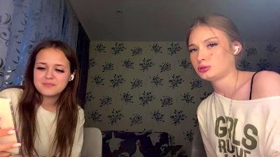 RoseReddish live cam on Cam4
