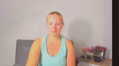 RoseWonderful live cam on Cam4