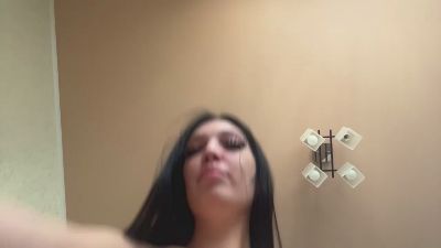 RoseliaFalack live cam on Cam4