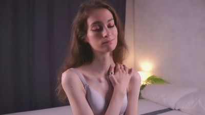 RosellaUrias live cam on Cam4