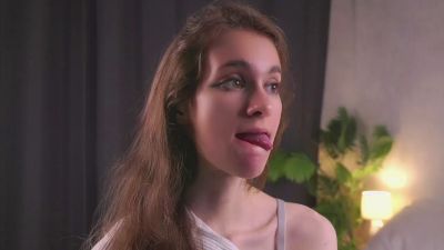 RosellaUrias live cam on Cam4
