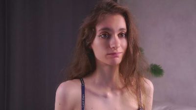 RosellaUrias live cam on Cam4