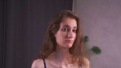 RosellaUrias live cam on Cam4