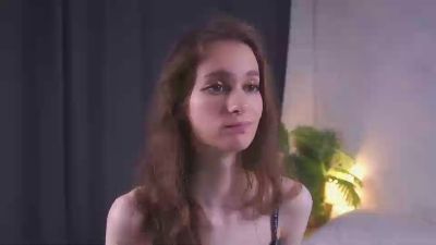 RosellaUrias live cam on Cam4