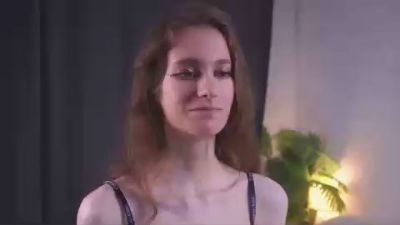RosellaUrias live cam on Cam4