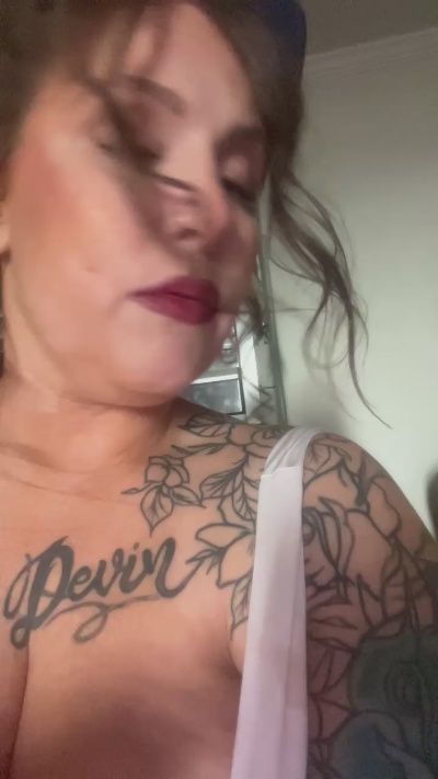 RosieBloomzXXX live cam on Cam4