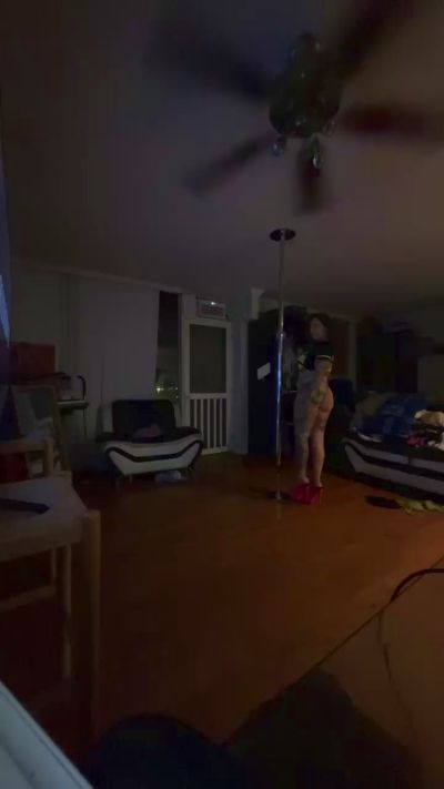 RosieBloomzXXX live cam on Cam4