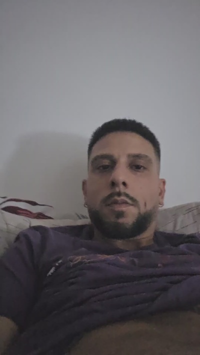 Ross96 live cam on Cam4