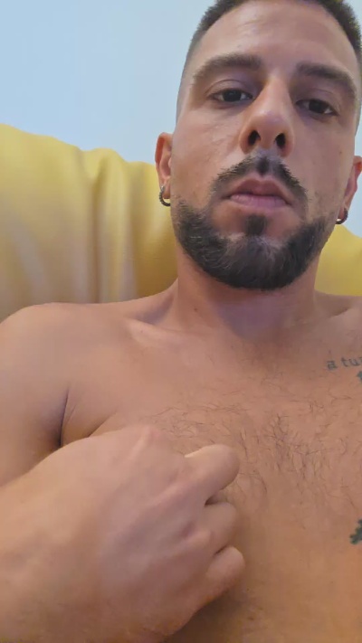 Ross96 live cam on Cam4