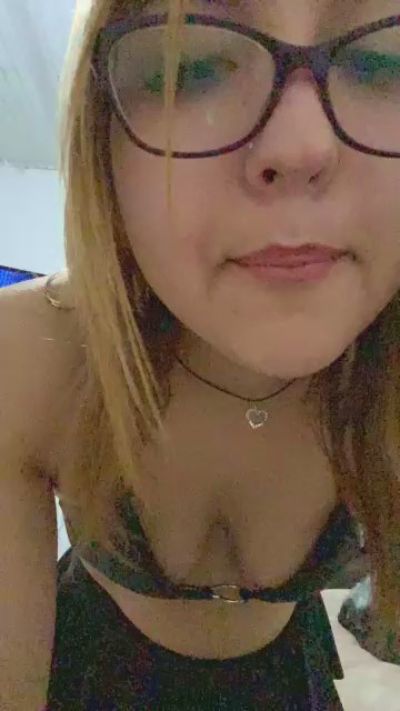 Rossitaa69 live cam on Cam4