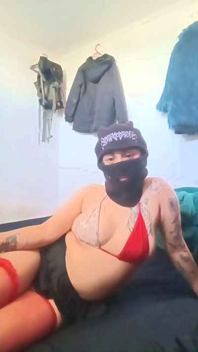 Rouxroux live cam on Cam4