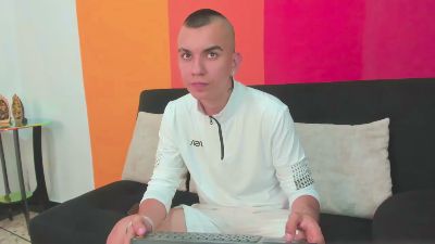 Rowan_Cley live cam on Cam4