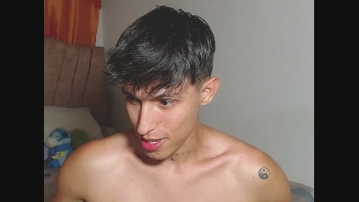 Rowanbig23 live cam on Cam4