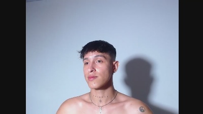 Rowanbig23 live cam on Cam4