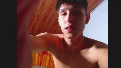 Rowanbig23 live cam on Cam4