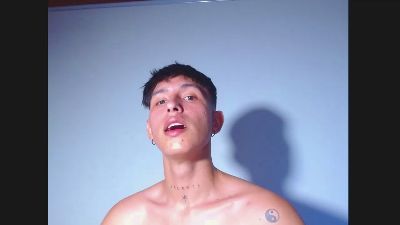 Rowanbig23 live cam on Cam4