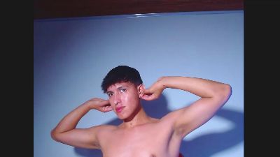 Rowanbig23 live cam on Cam4