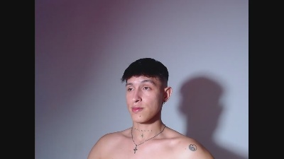 Rowanbig23 live cam on Cam4