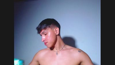 Rowanbig23 live cam on Cam4