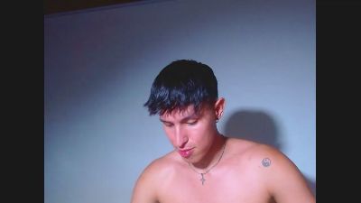 Rowanbig23 live cam on Cam4
