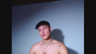 Rowanbig23 live cam on Cam4