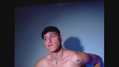 Rowanbig23 live cam on Cam4