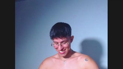 Rowanbig23 live cam on Cam4