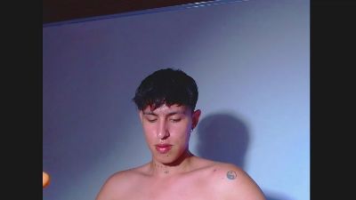 Rowanbig23 live cam on Cam4