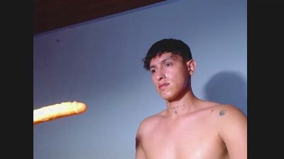 Rowanbig23 live cam on Cam4