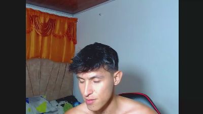 Rowanbig23 live cam on Cam4