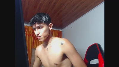 Rowanbig23 live cam on Cam4
