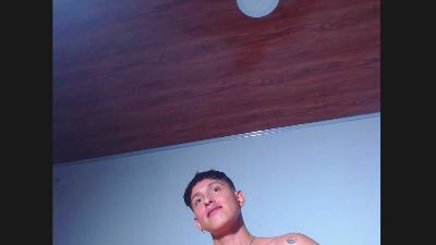 Rowanbig23 live cam on Cam4