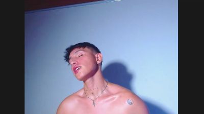 Rowanbig23 live cam on Cam4