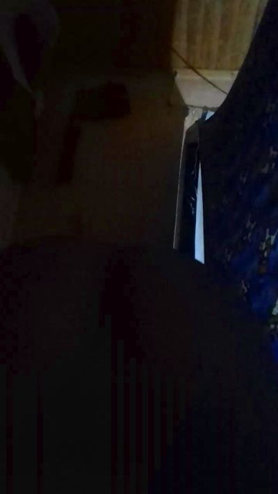 Rowane1 live cam on Cam4