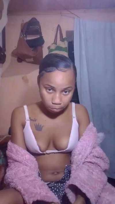 Rowane1 live cam on Cam4