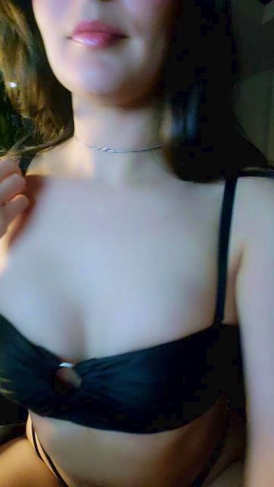Roxannepiggy live cam on Cam4
