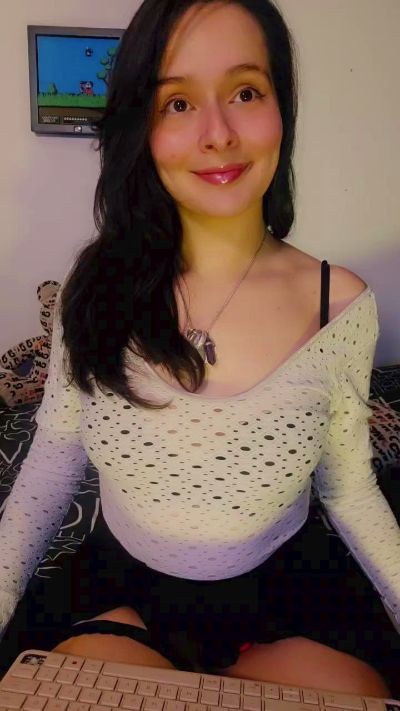 Roxannepiggy live cam on Cam4