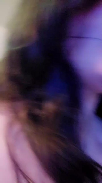 Roxannepiggy live cam on Cam4