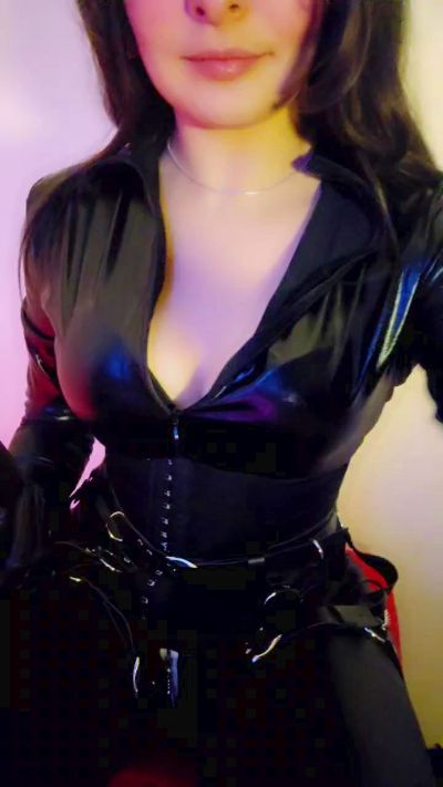 Roxannepiggy live cam on Cam4