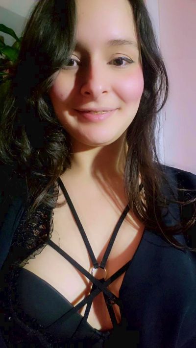Roxannepiggy live cam on Cam4